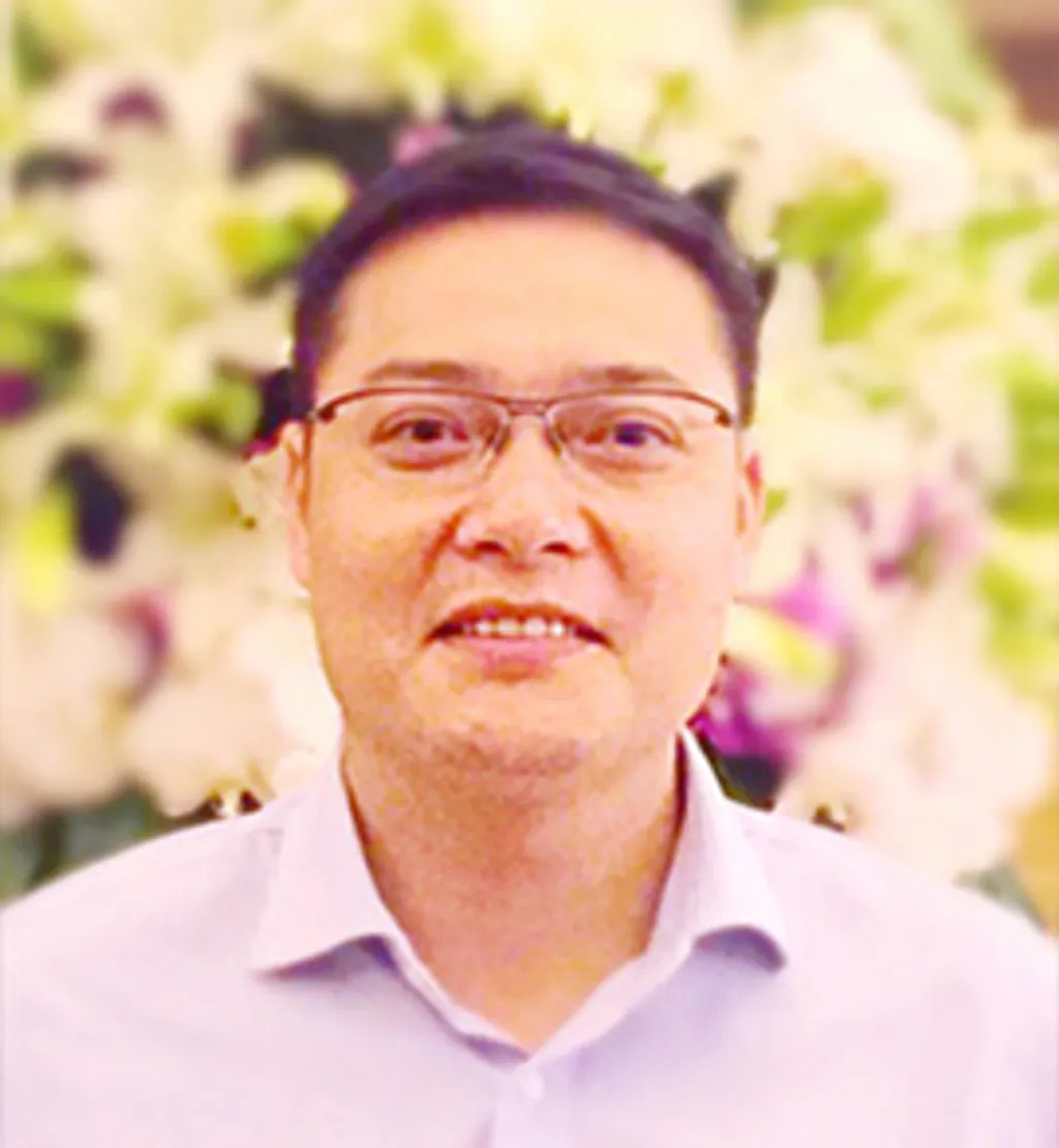 Portrait of Frank Li